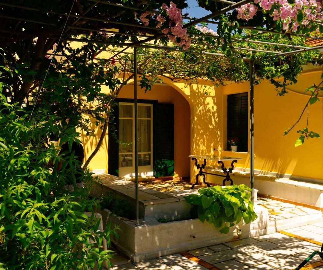 House With Garden Near The Sea Apartment Agia Efimia Екстериор снимка