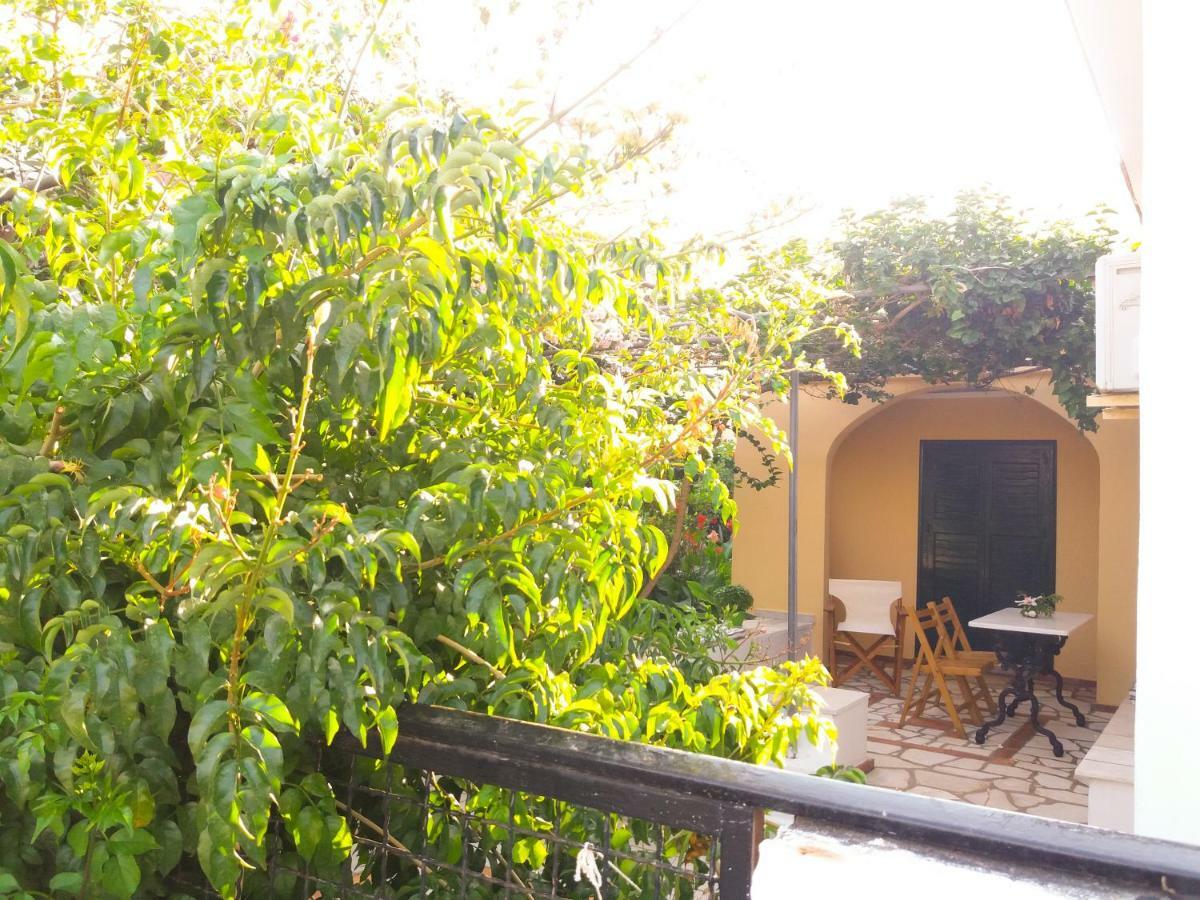 House With Garden Near The Sea Apartment Agia Efimia Екстериор снимка